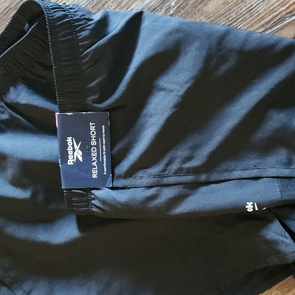BNWT Reebok Relaxed Shorts - Picture 4 of 4